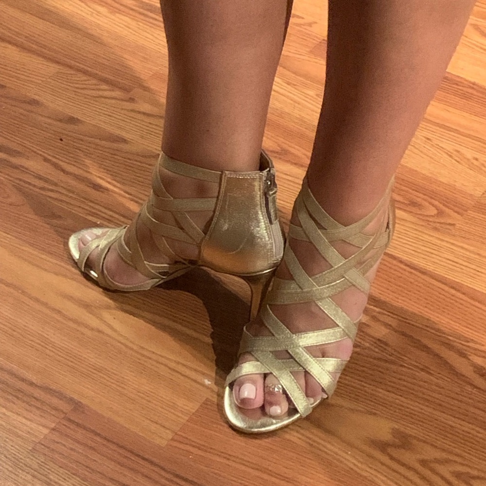 Metallic gold Tahari heels Size 10